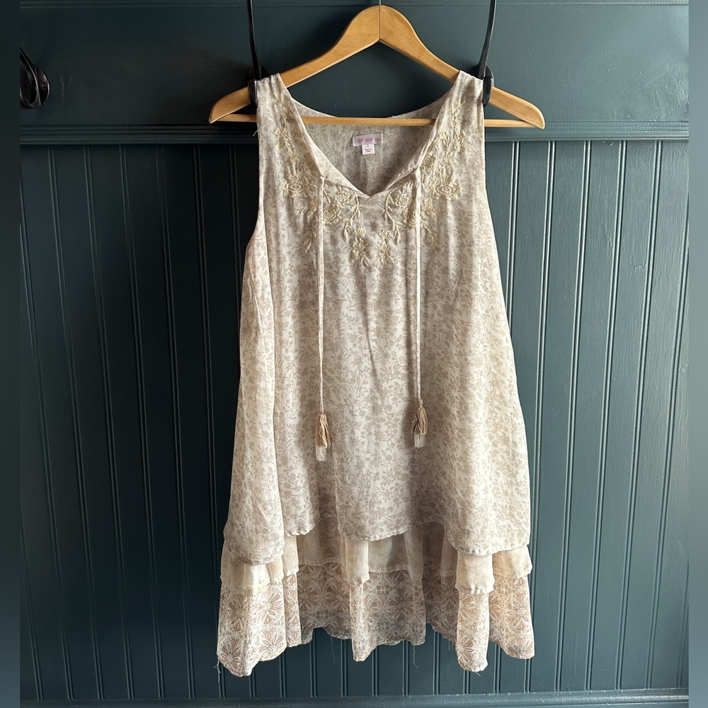Xhilaration Cream Floral Blouse